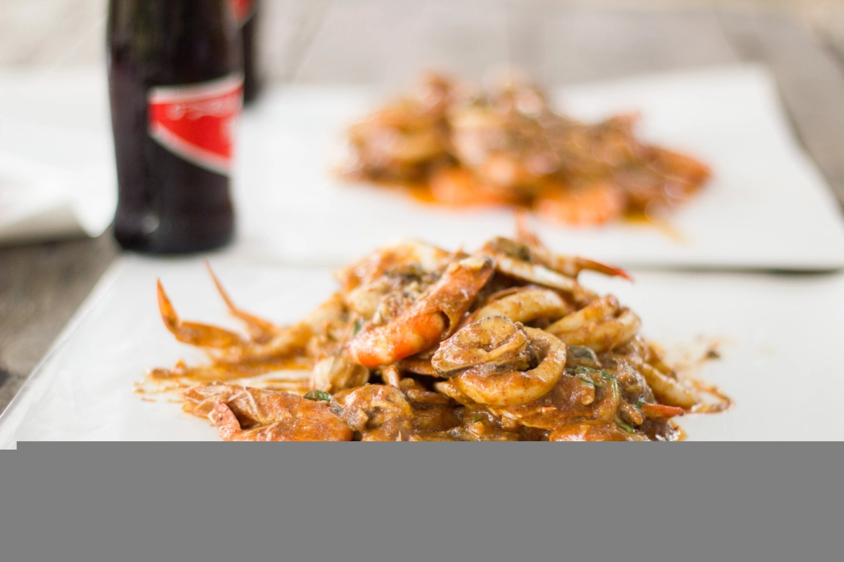 ทำไมร้านกุ้งถังนิยมใช้กระดาษเคลือบพลาสติก