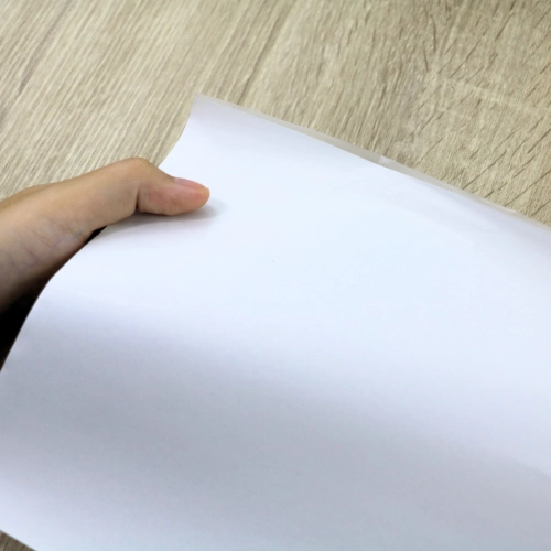 กระดาษใบตองเทียม หรือ กระดาษขาวเคลือบพลาสติกห่ออาหาร